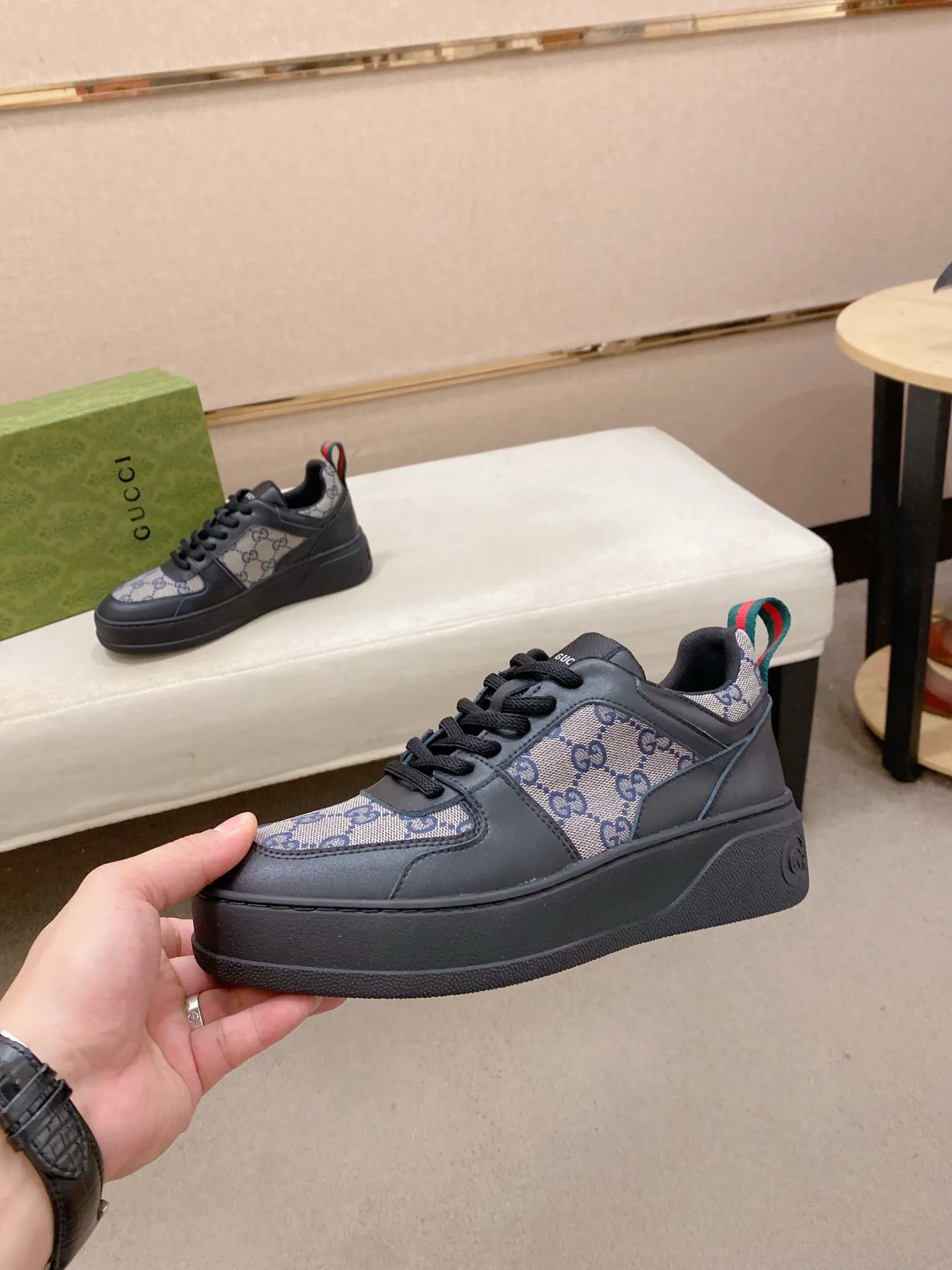 Men's clothing and shoes💰:420💰 (GUCCI) The latest model from the official website🎁🎁Casual and fashionable men's shoes👟, hot style💥The version is simple and elegant, exclusive for trendy men. The unique latest brand elements from the official website👑Original Gucci decoration, fashionable and generous, the fabric is original cowhide ✅Mesh breathable lining, the official website specifies wear-resistant casual outsole, the classic model is taken in kind at the counter🎬38-44 (can be customized for 45 non-refundable)